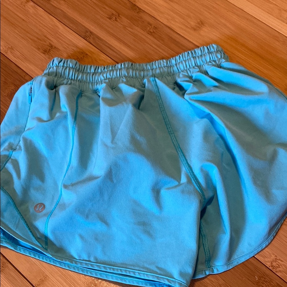 Lululemon hotty hots size 4 electric turquoise low rise 4 inch
